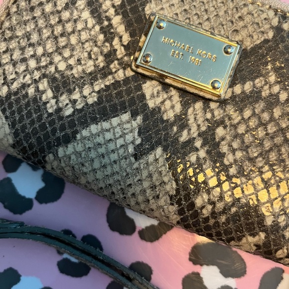 Michael Kors snakeskin wristlet / wallet - Picture 2 of 3